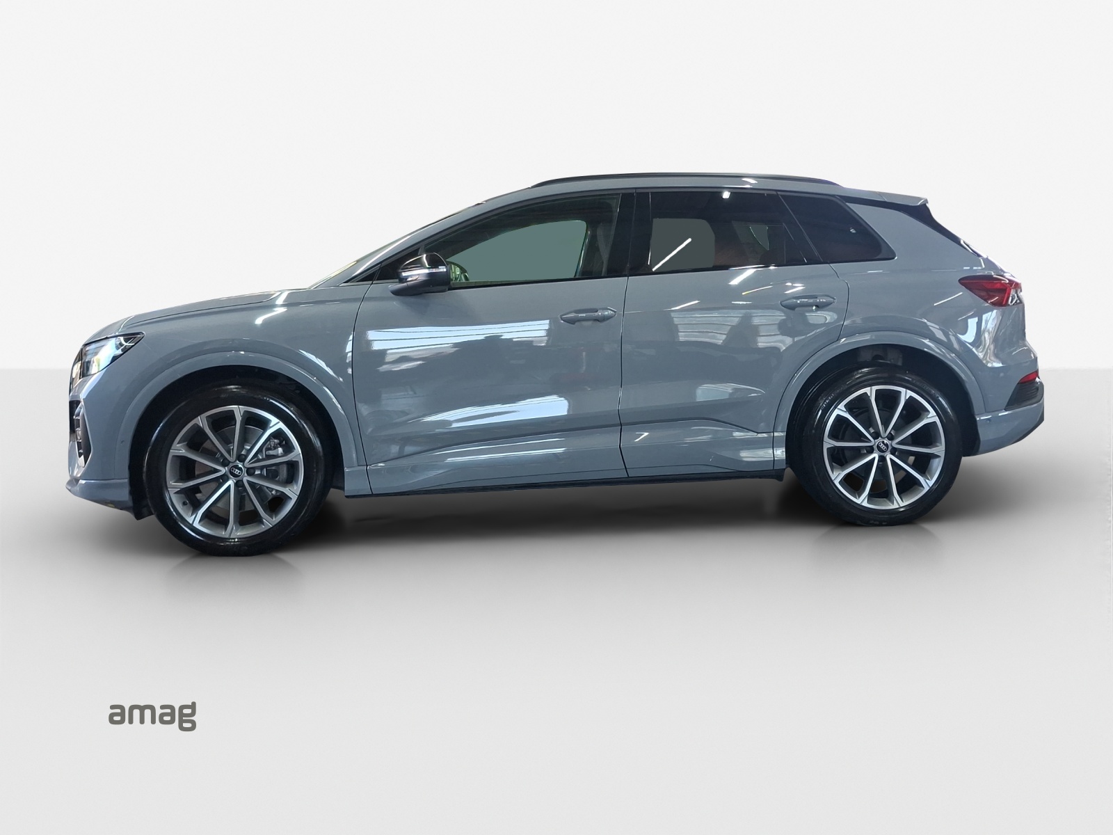 AUDI Q4 e-tron 45 Edition Swiss Ski quattro-image-1