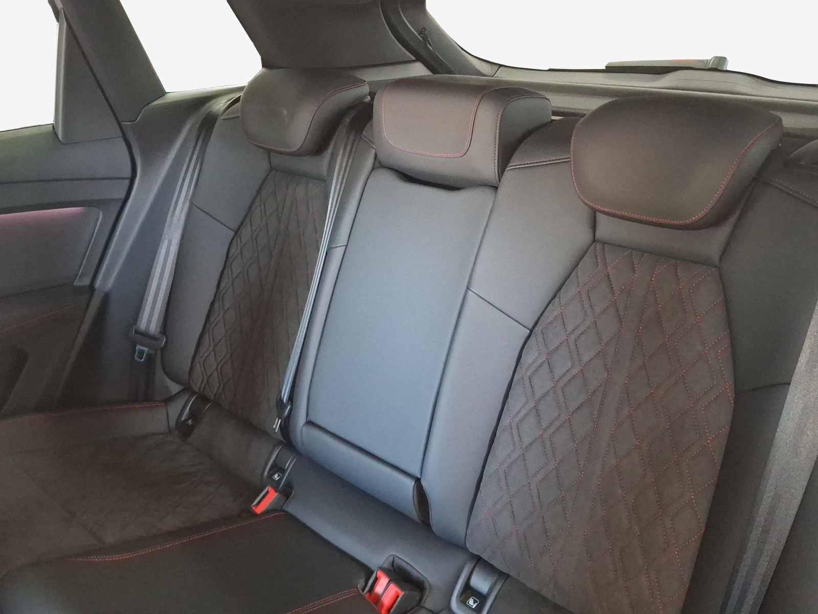 AUDI Q4 e-tron 45 Edition Swiss Ski quattro-image-12