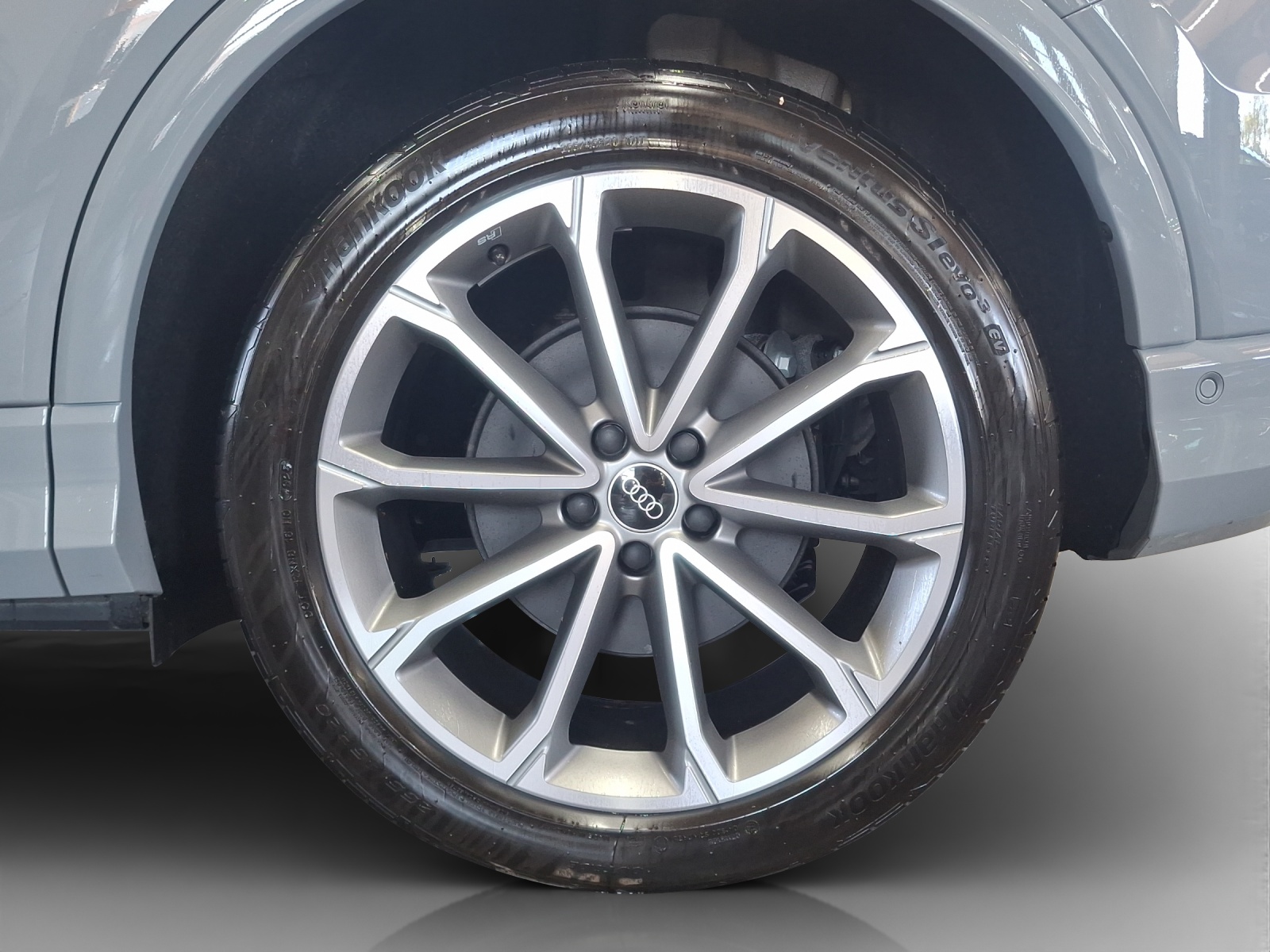 AUDI Q4 e-tron 45 Edition Swiss Ski quattro-image-14