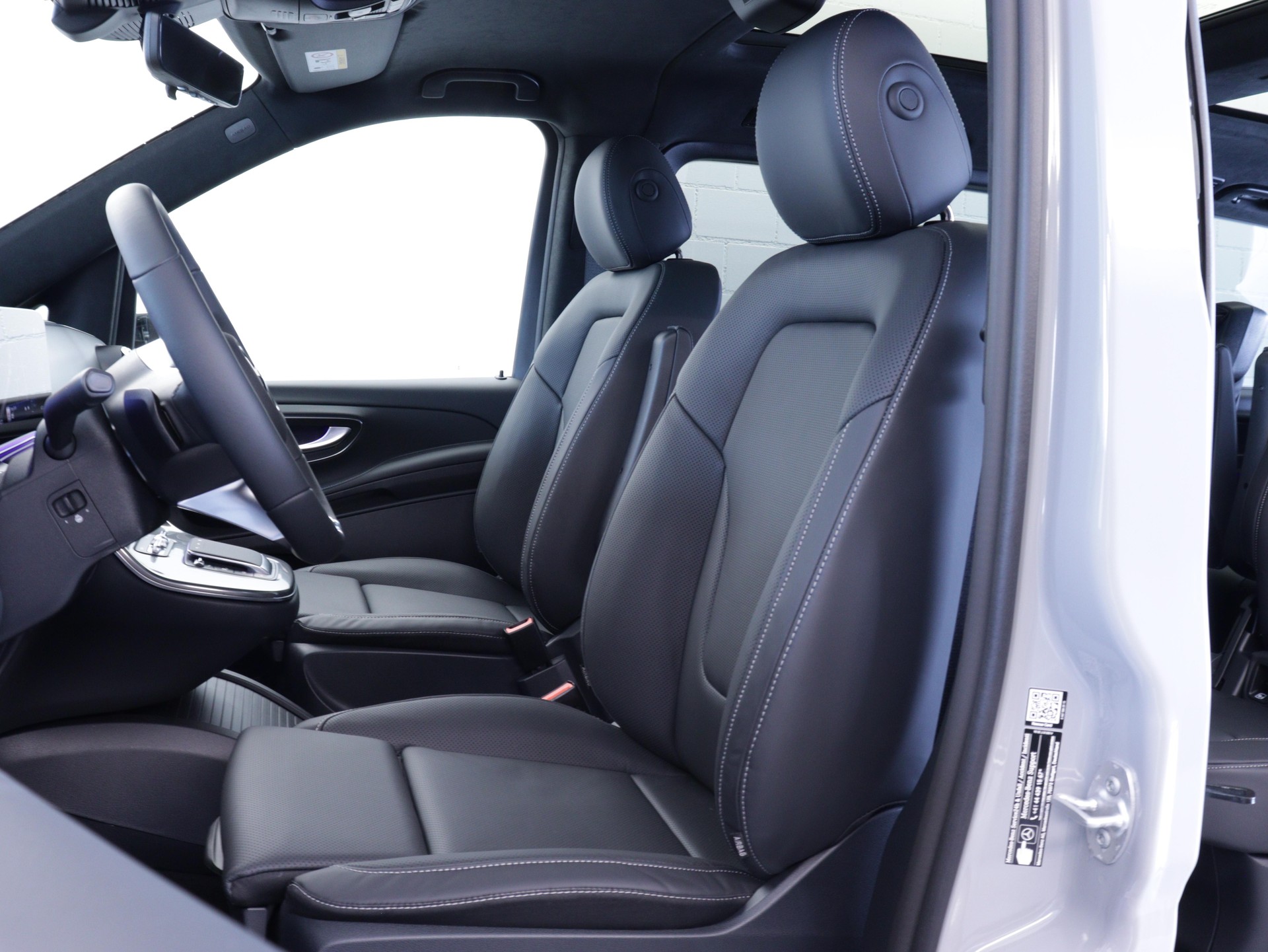 MERCEDES-BENZ V 300 d Swiss Ed. lang 4matic Van-image-7