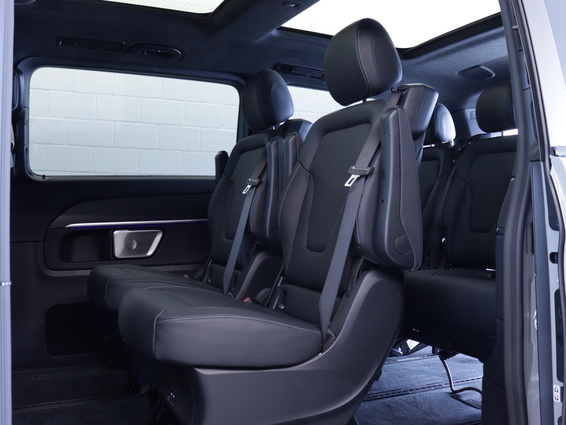 MERCEDES-BENZ V 300 d Swiss Ed. lang 4matic Van-image-10