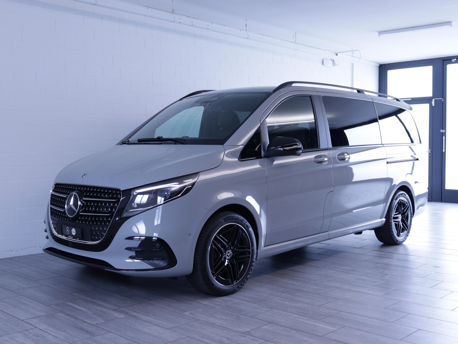 MERCEDES-BENZ V 300 d Swiss Ed. lang 4matic Van-image-0