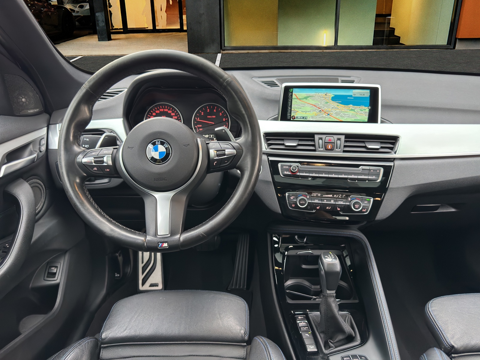 BMW X1 25i xDrive SAG / Top Ausstattung-image-11