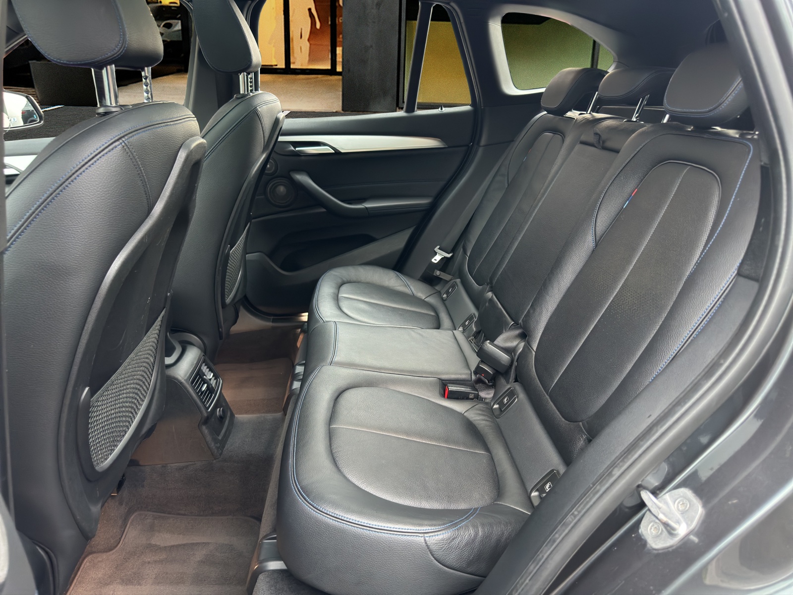 BMW X1 25i xDrive SAG / Top Ausstattung-image-9