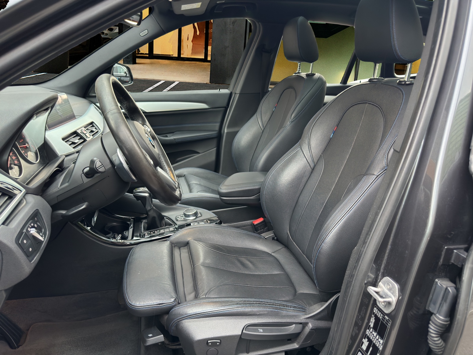BMW X1 25i xDrive SAG / Top Ausstattung-image-8