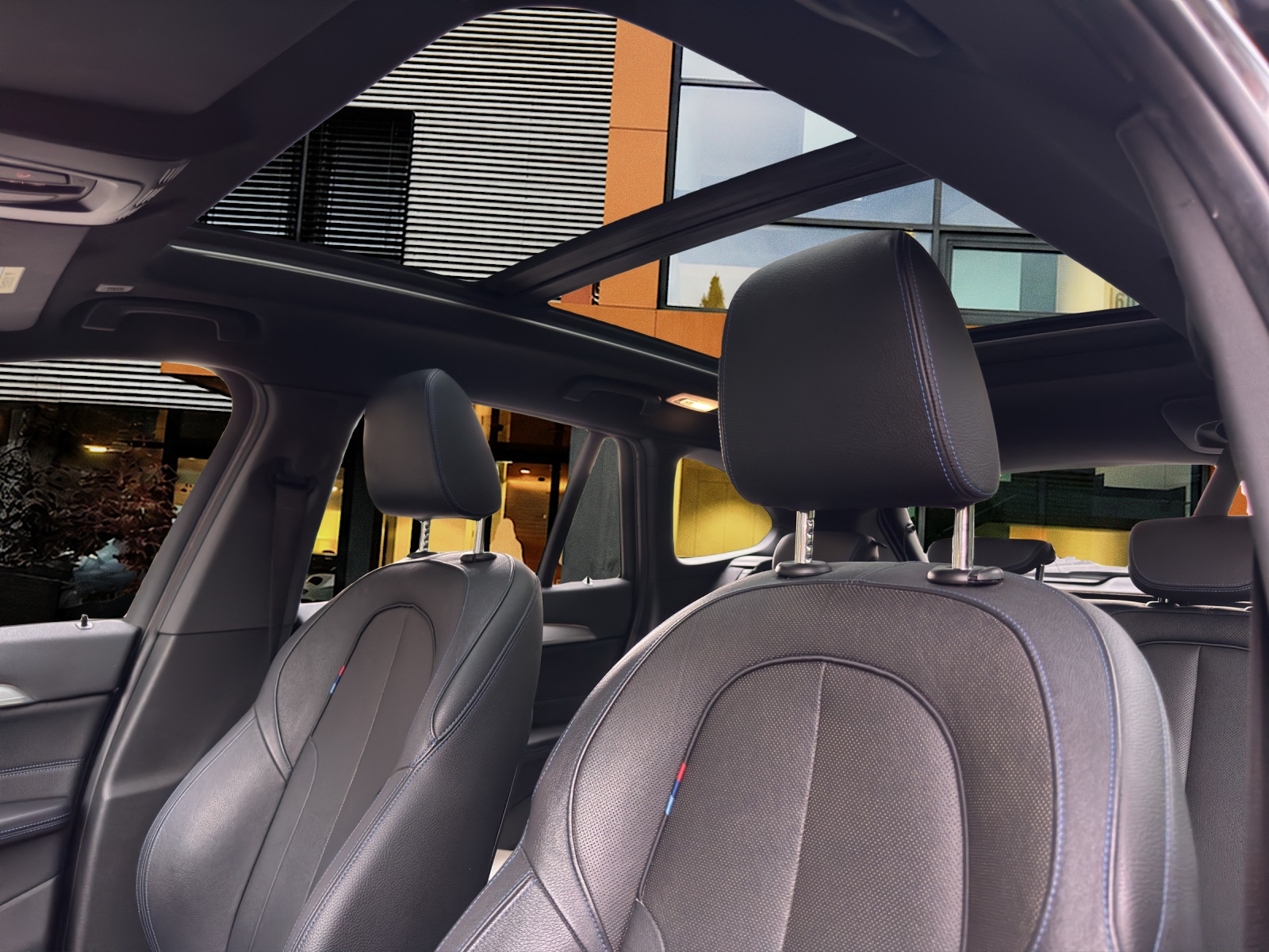 BMW X1 25i xDrive SAG / Top Ausstattung-image-14
