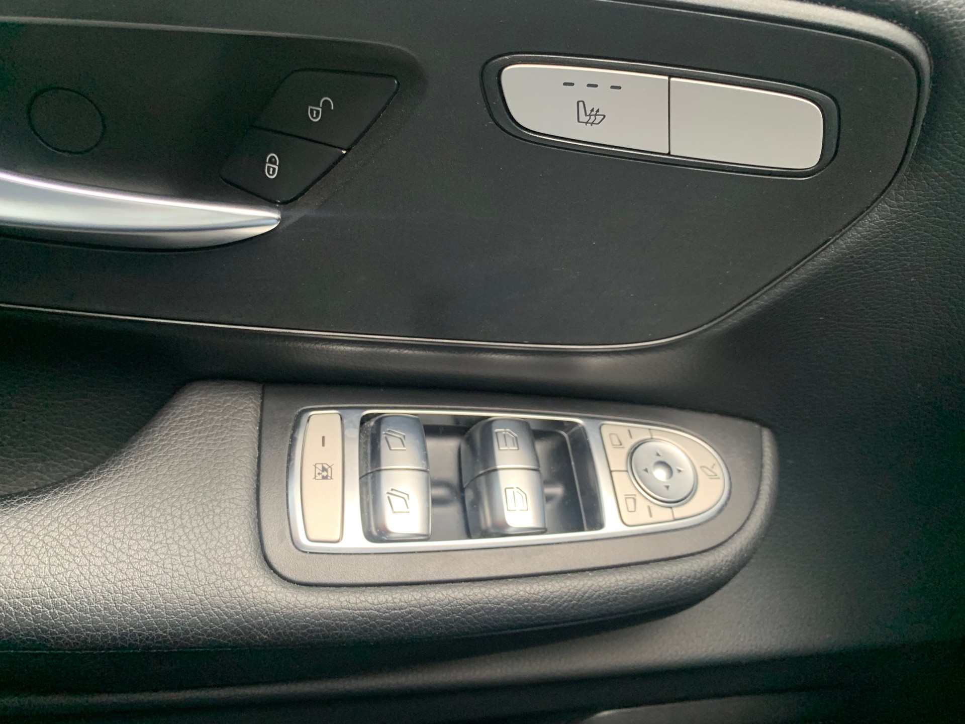 MERCEDES-BENZ V 220 d kompakt 4Matic 7G-Tronic-image-10