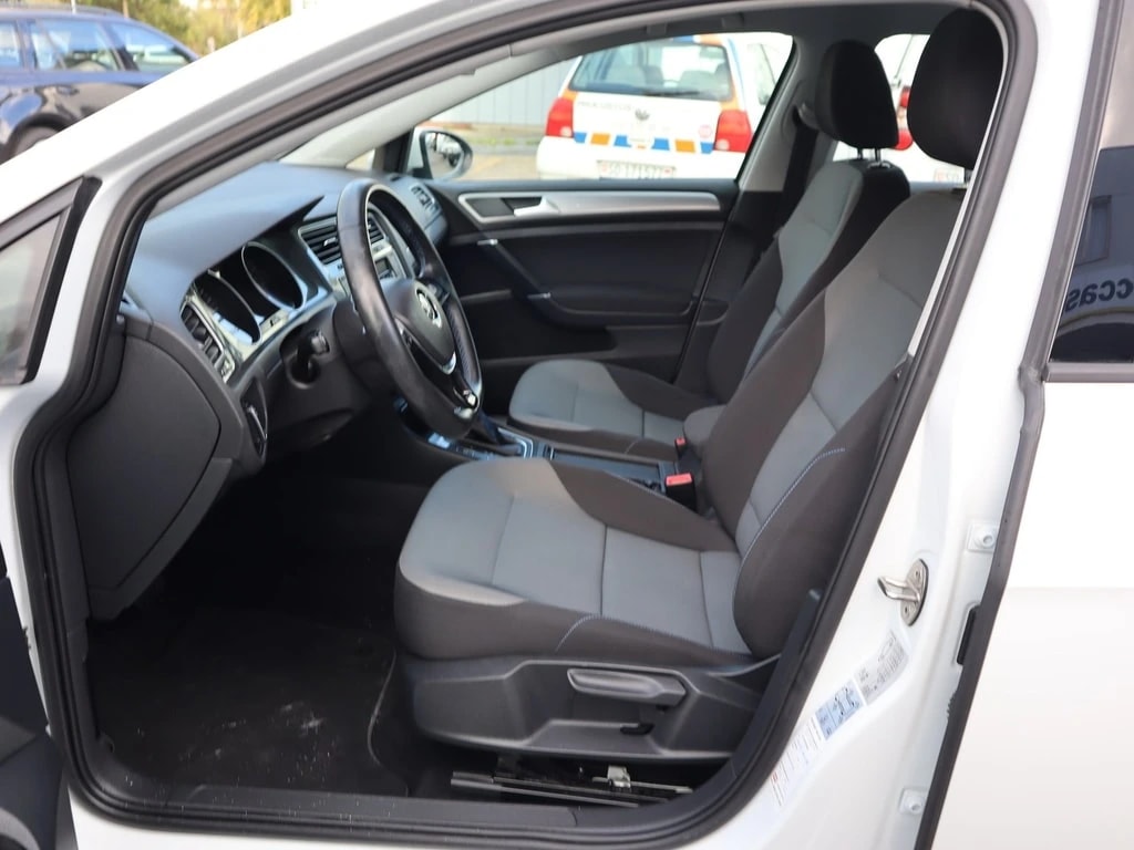 VW e-Golf ** Navigation ** Frisch ab MFK & Service **-image-7