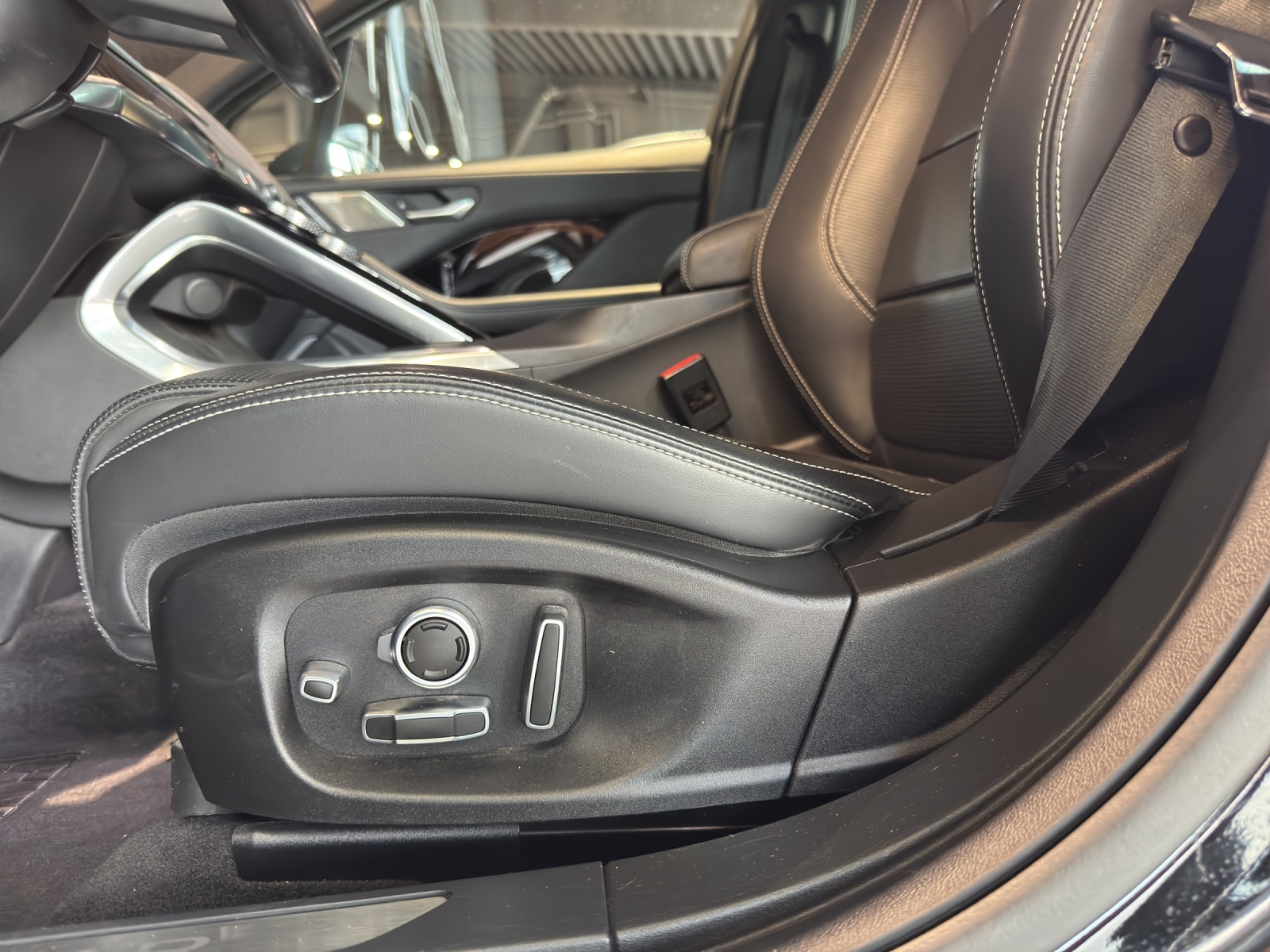 JAGUAR I-Pace EV400 HSE AWD-image-5