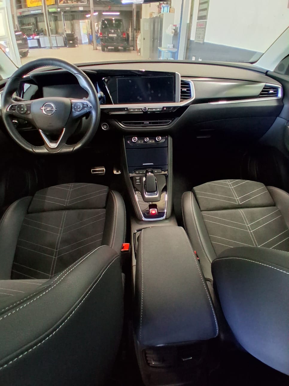 OPEL Grandland 1.6 Hybrid GS Line Automatik-image-11