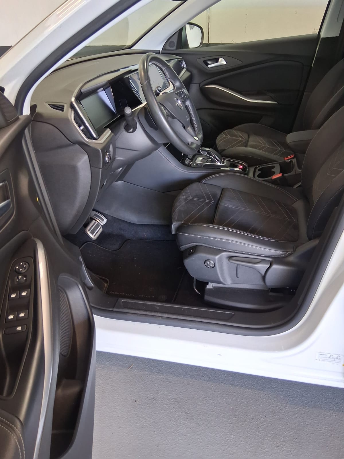 OPEL Grandland 1.6 Hybrid GS Line Automatik-image-10