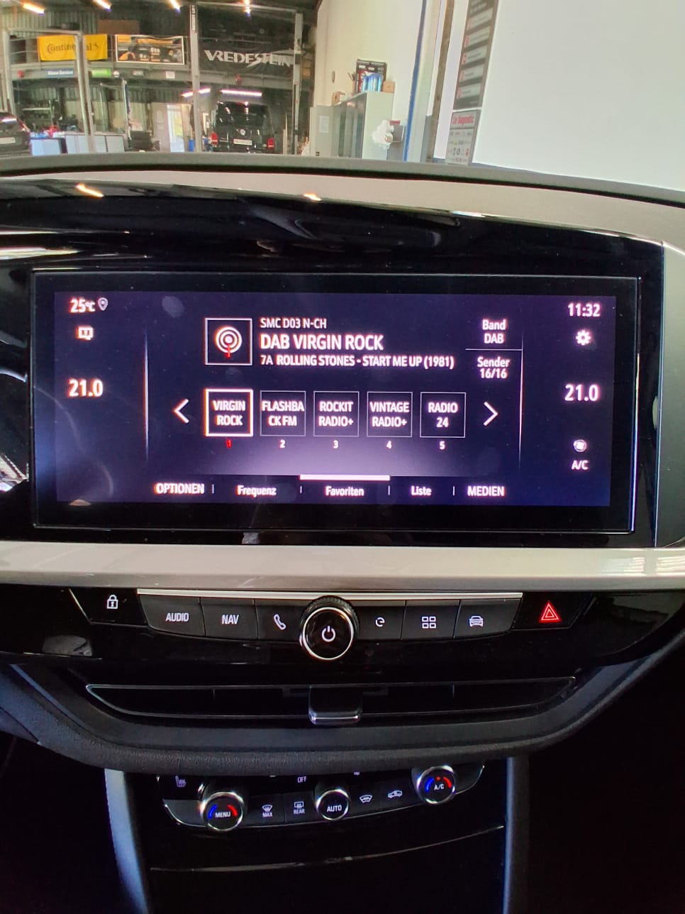 OPEL Grandland 1.6 Hybrid GS Line Automatik-image-15