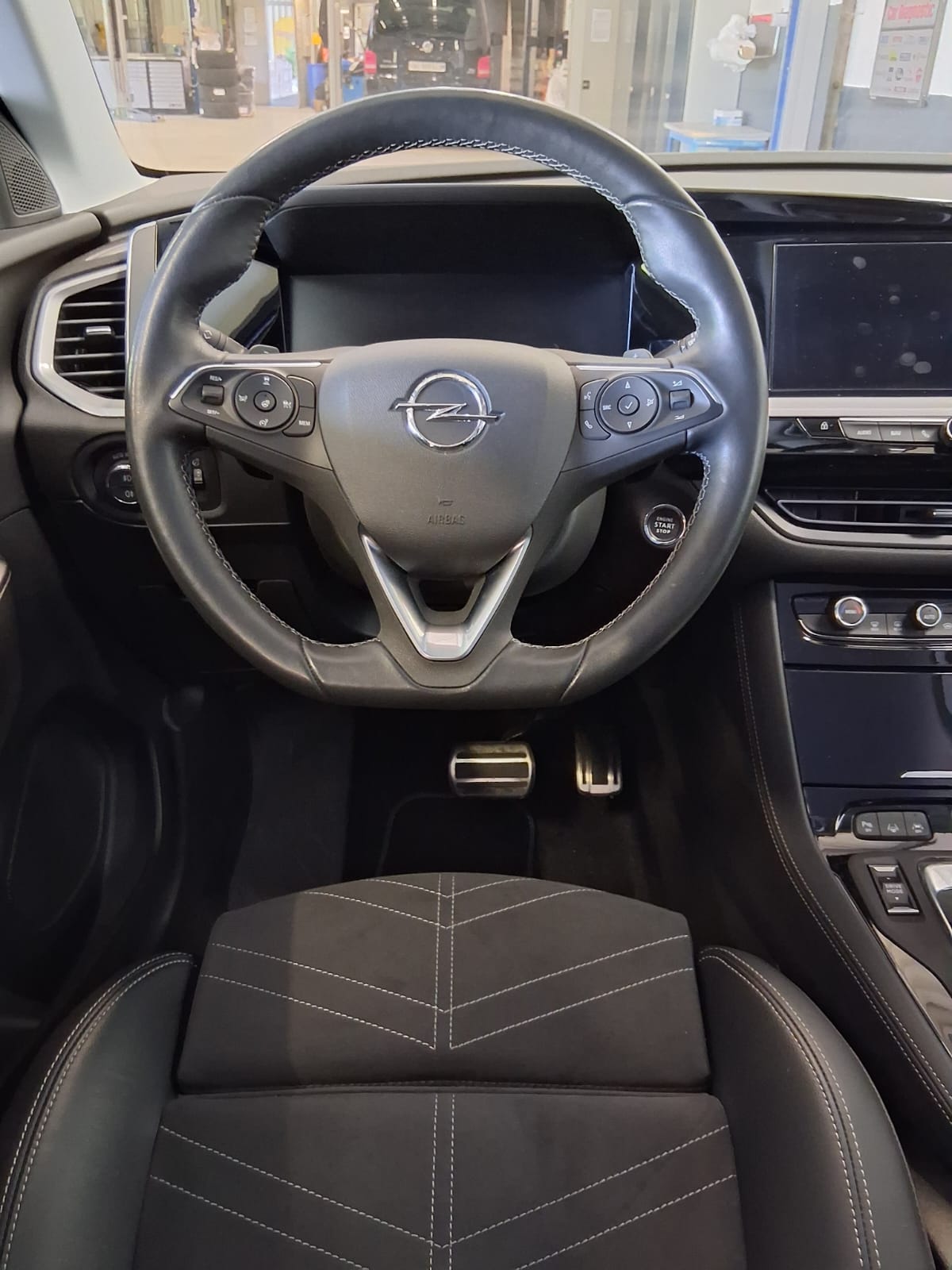 OPEL Grandland 1.6 Hybrid GS Line Automatik-image-13