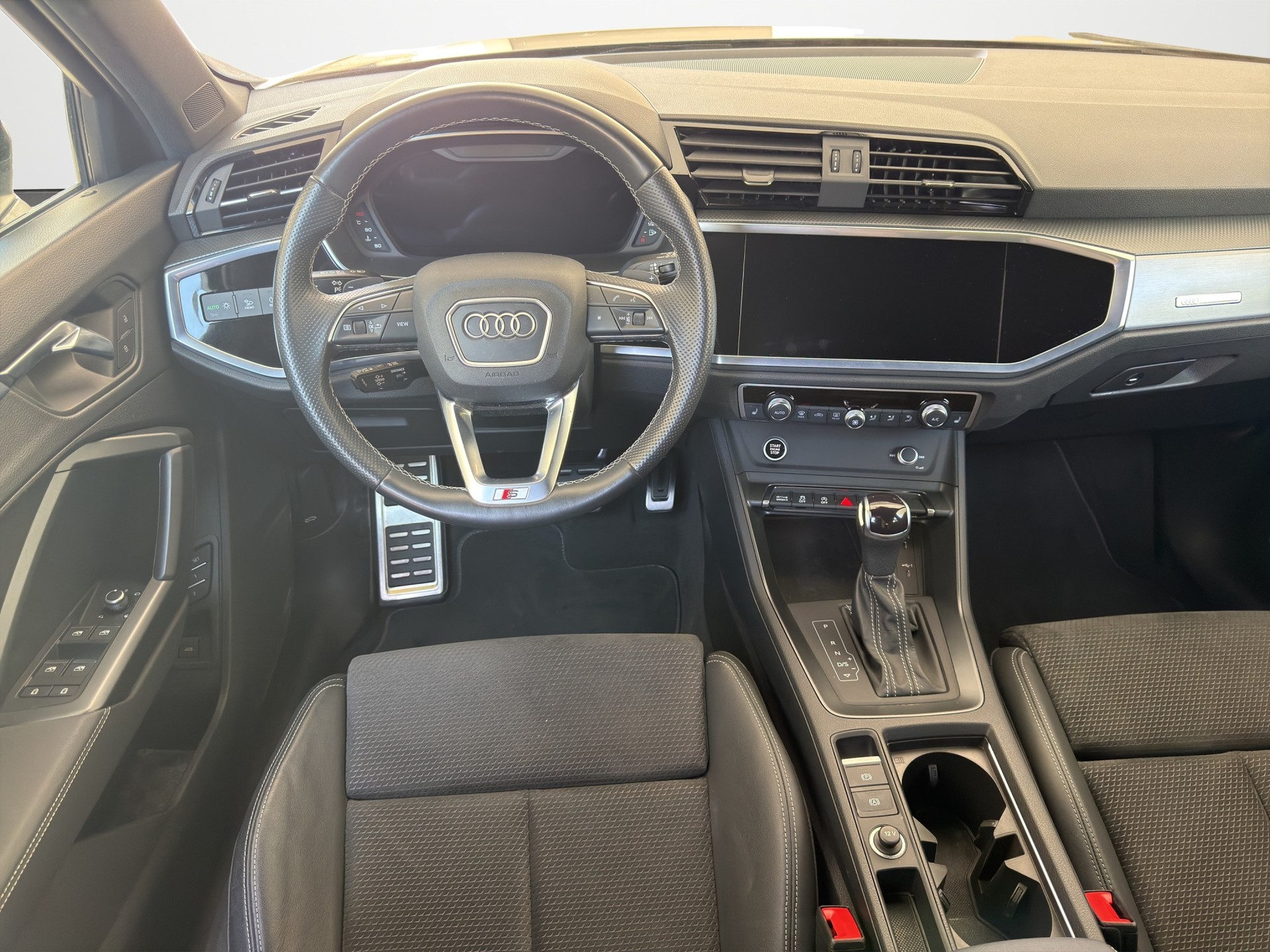 AUDI Q3 Sportback 35 TFSI S line Attraction S-tronic-image-11