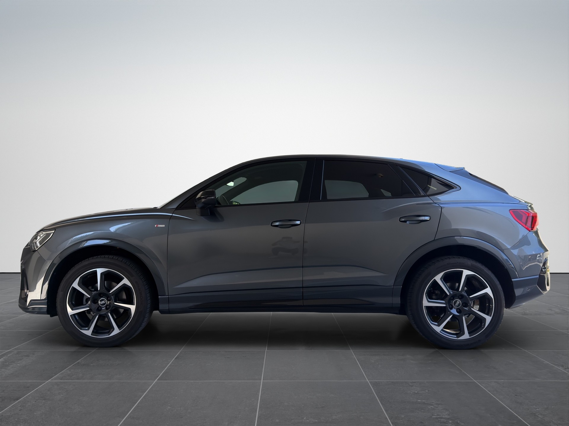 AUDI Q3 Sportback 35 TFSI S line Attraction S-tronic-image-2