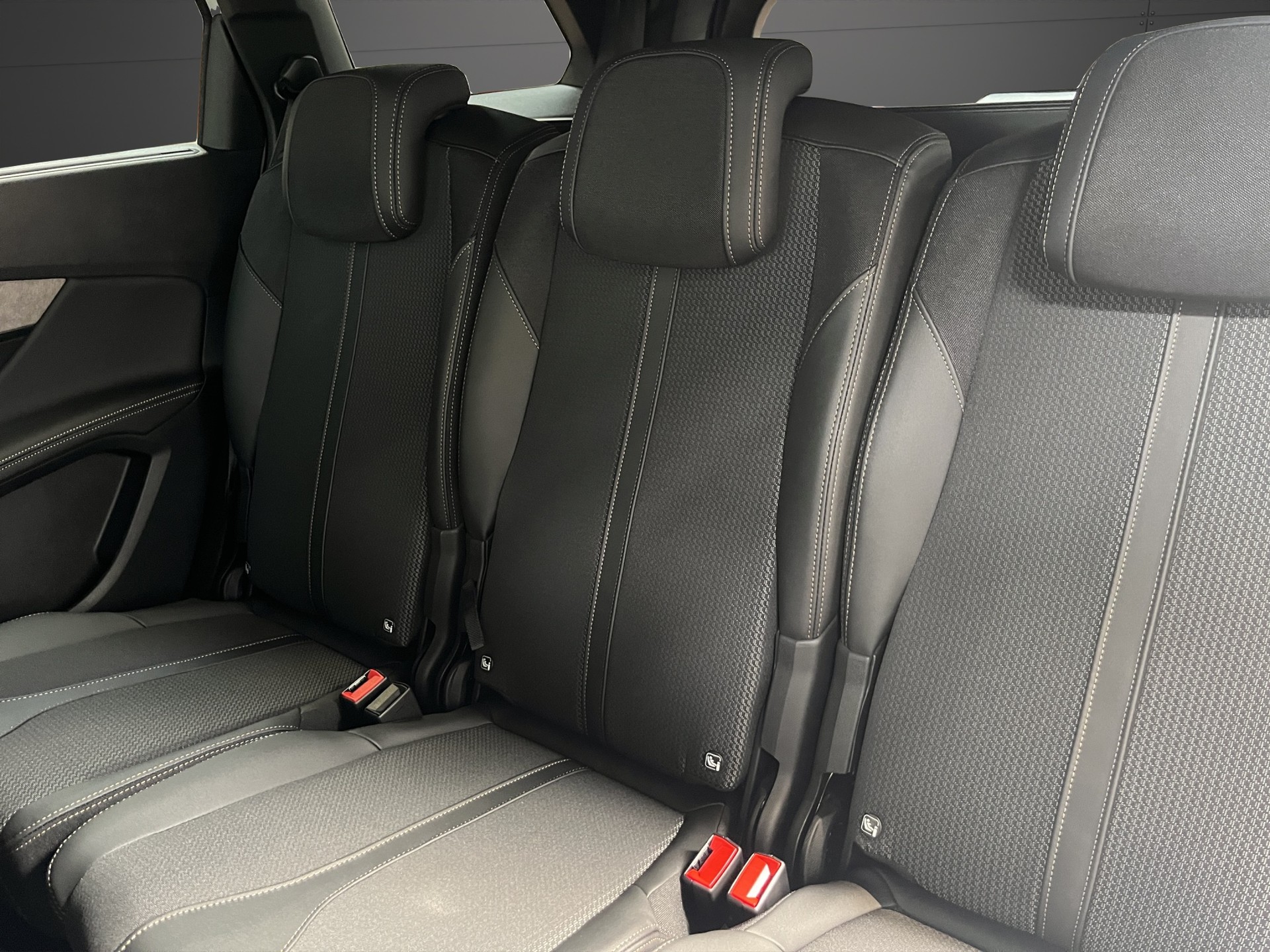 PEUGEOT 5008 1.2 MHEV GT-image-5