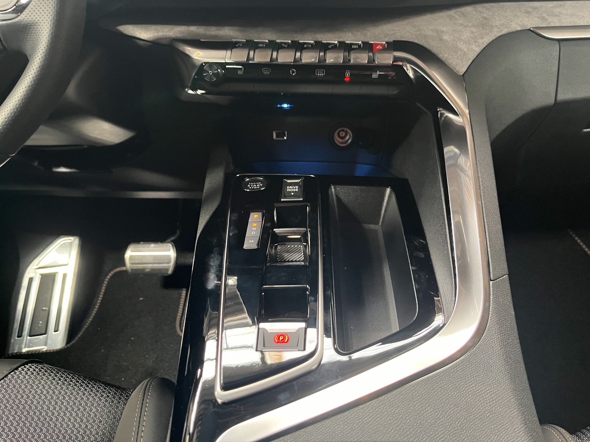 PEUGEOT 5008 1.2 MHEV GT-image-9