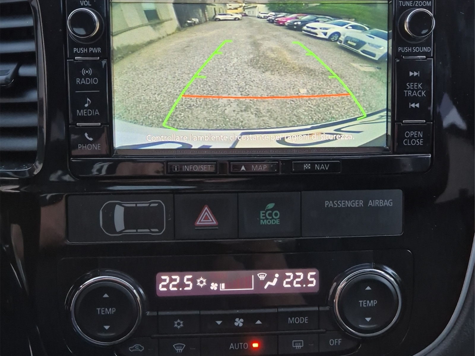 MITSUBISHI Outlander 2.2 DID Diamond 4WD Automatic-image-11
