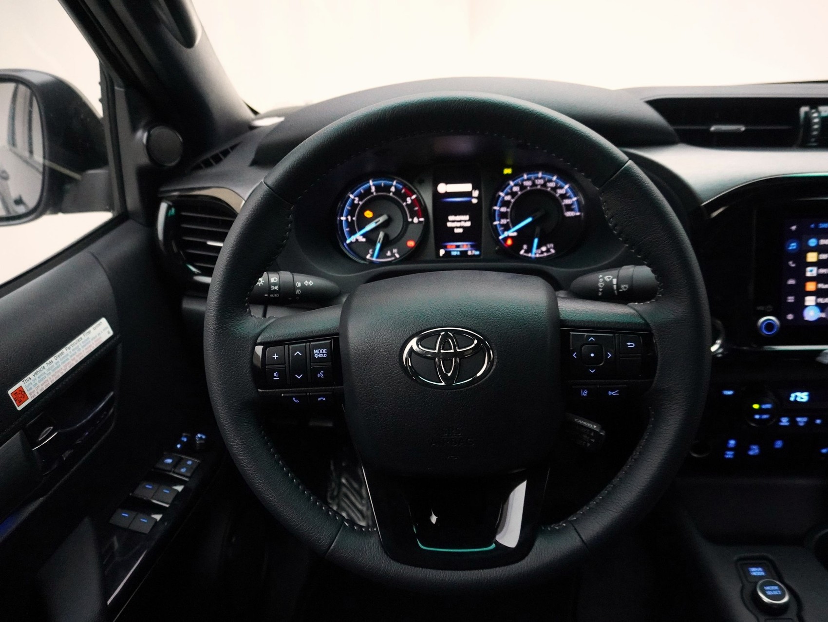 TOYOTA Hilux Double Cab.-Pick-up 2.8 D-4D MHEV 204 Invincible-image-8