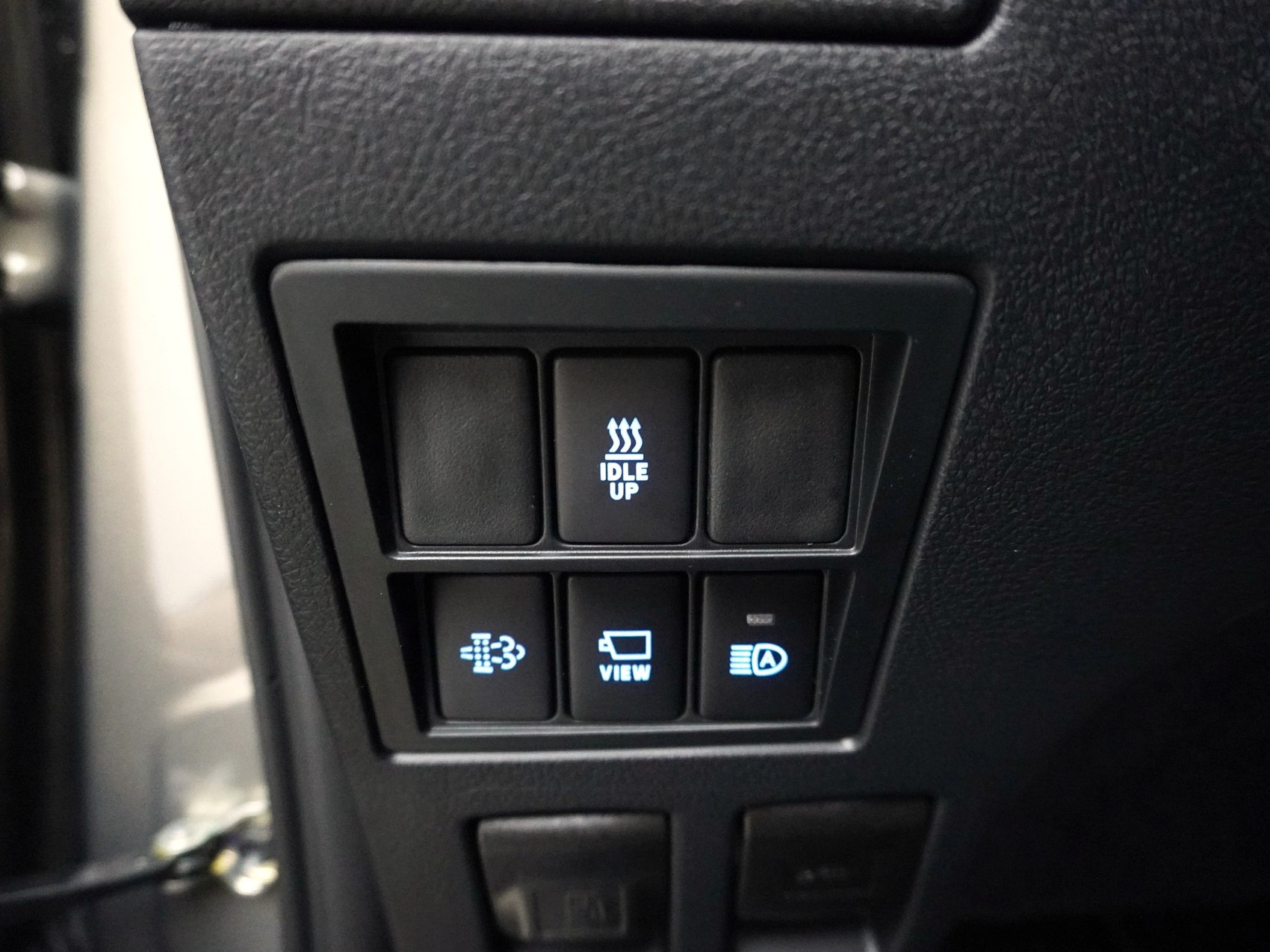 TOYOTA Hilux Double Cab.-Pick-up 2.8 D-4D MHEV 204 Invincible-image-16