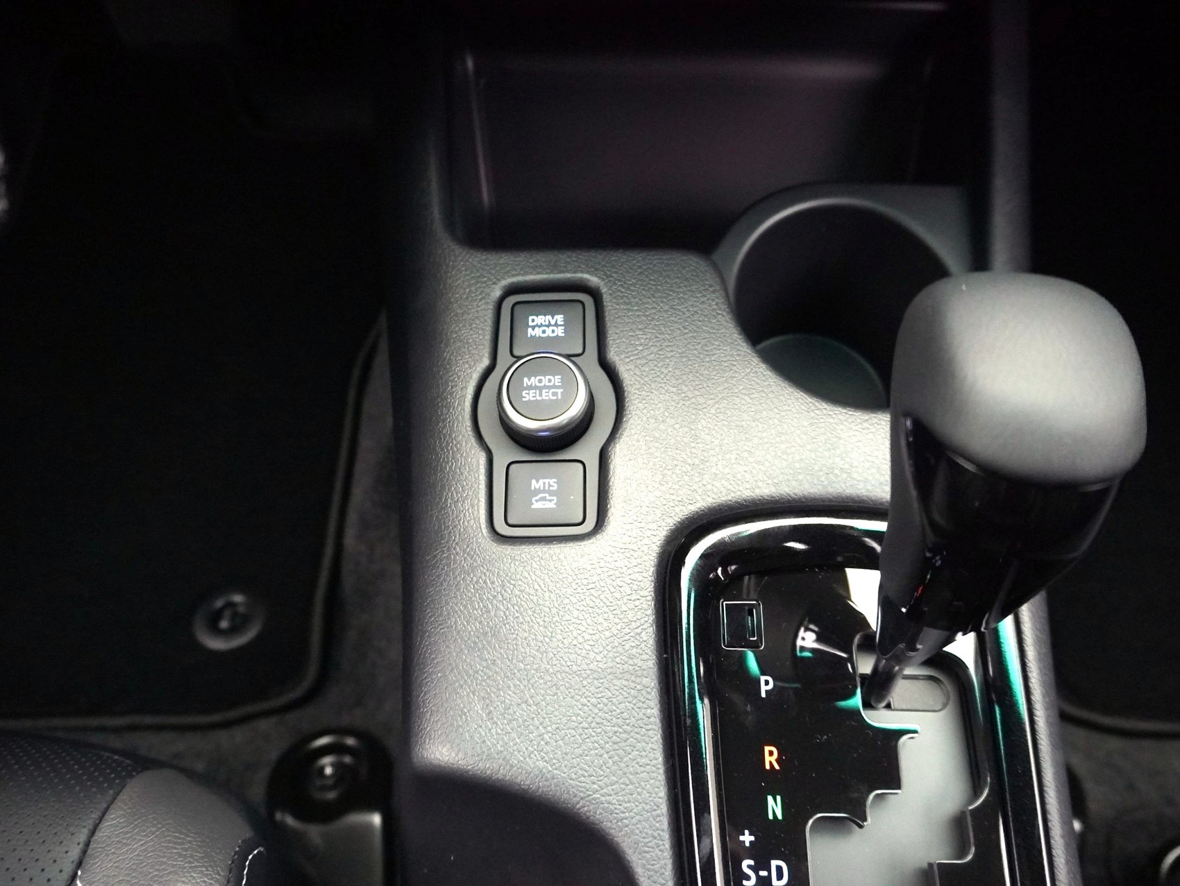 TOYOTA Hilux Double Cab.-Pick-up 2.8 D-4D MHEV 204 Invincible-image-14