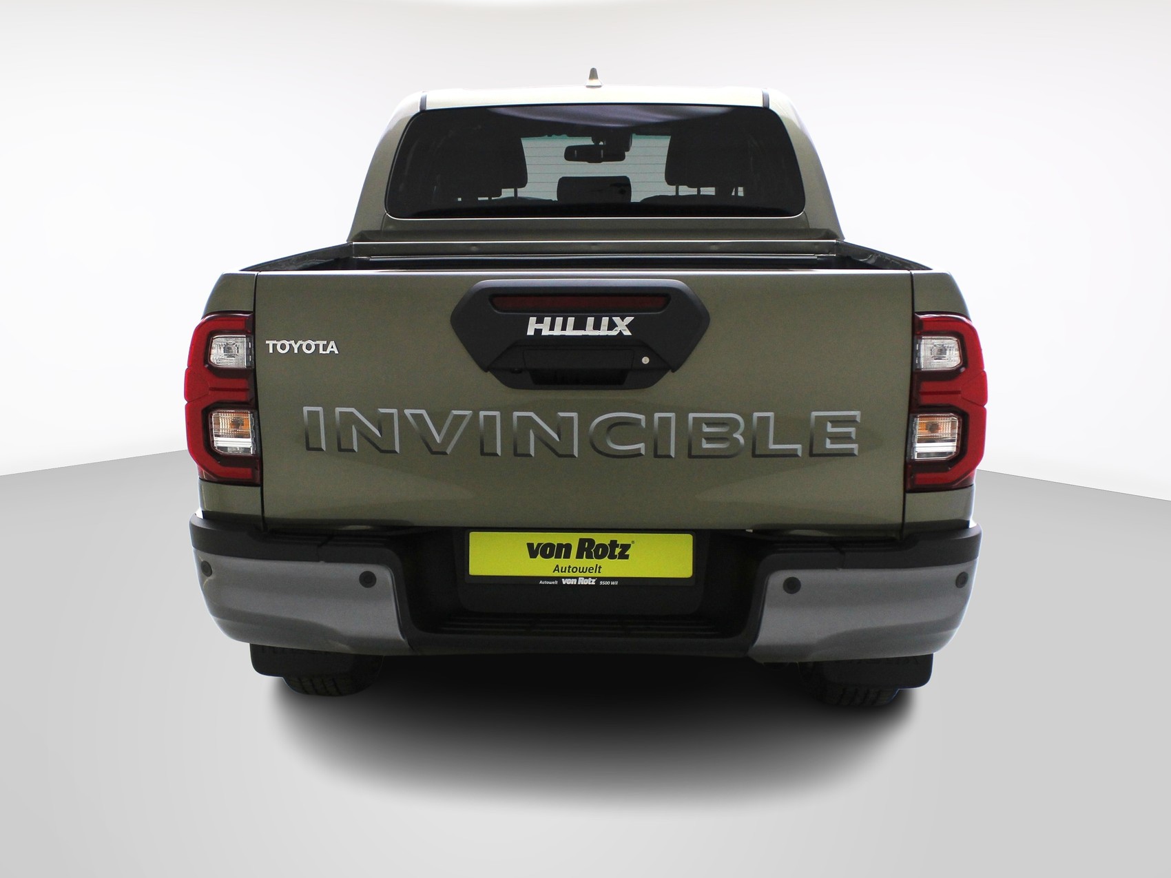 TOYOTA Hilux Double Cab.-Pick-up 2.8 D-4D MHEV 204 Invincible-image-2
