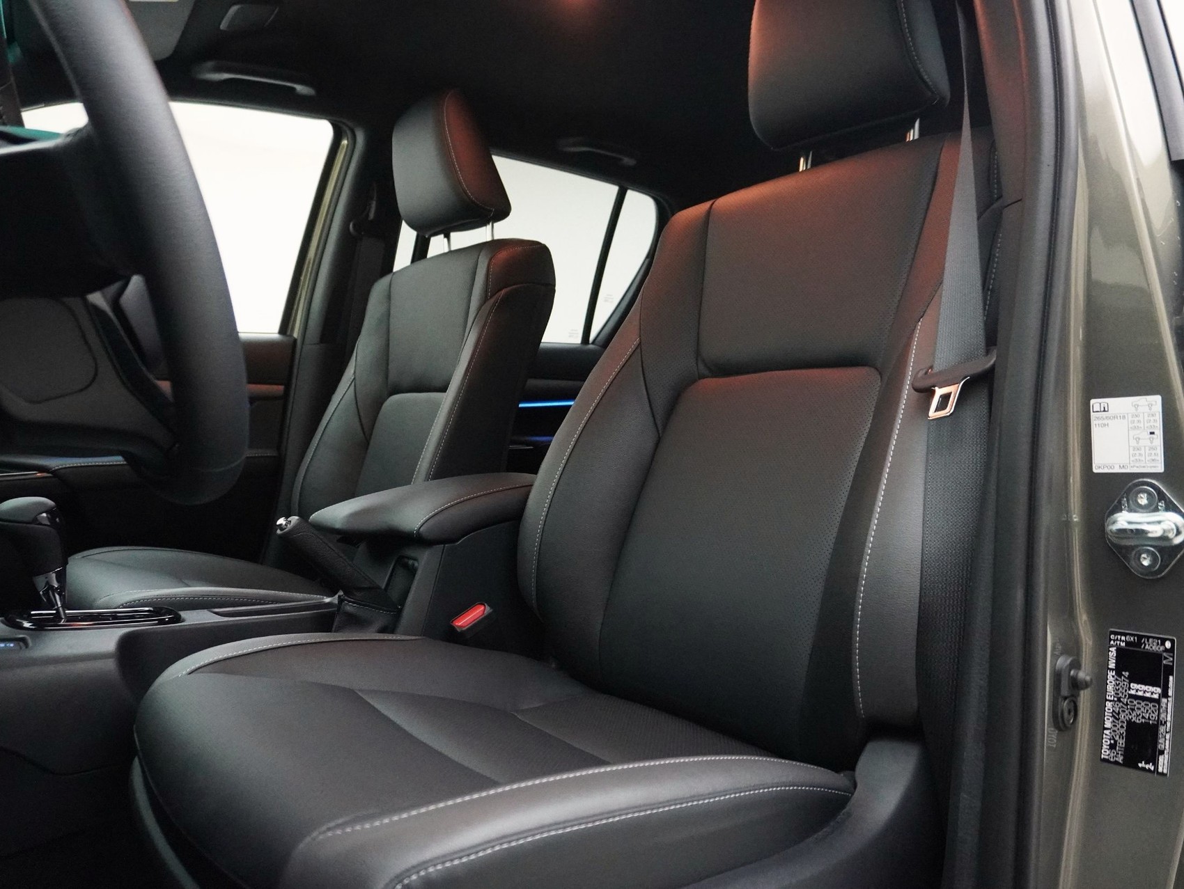 TOYOTA Hilux Double Cab.-Pick-up 2.8 D-4D MHEV 204 Invincible-image-5