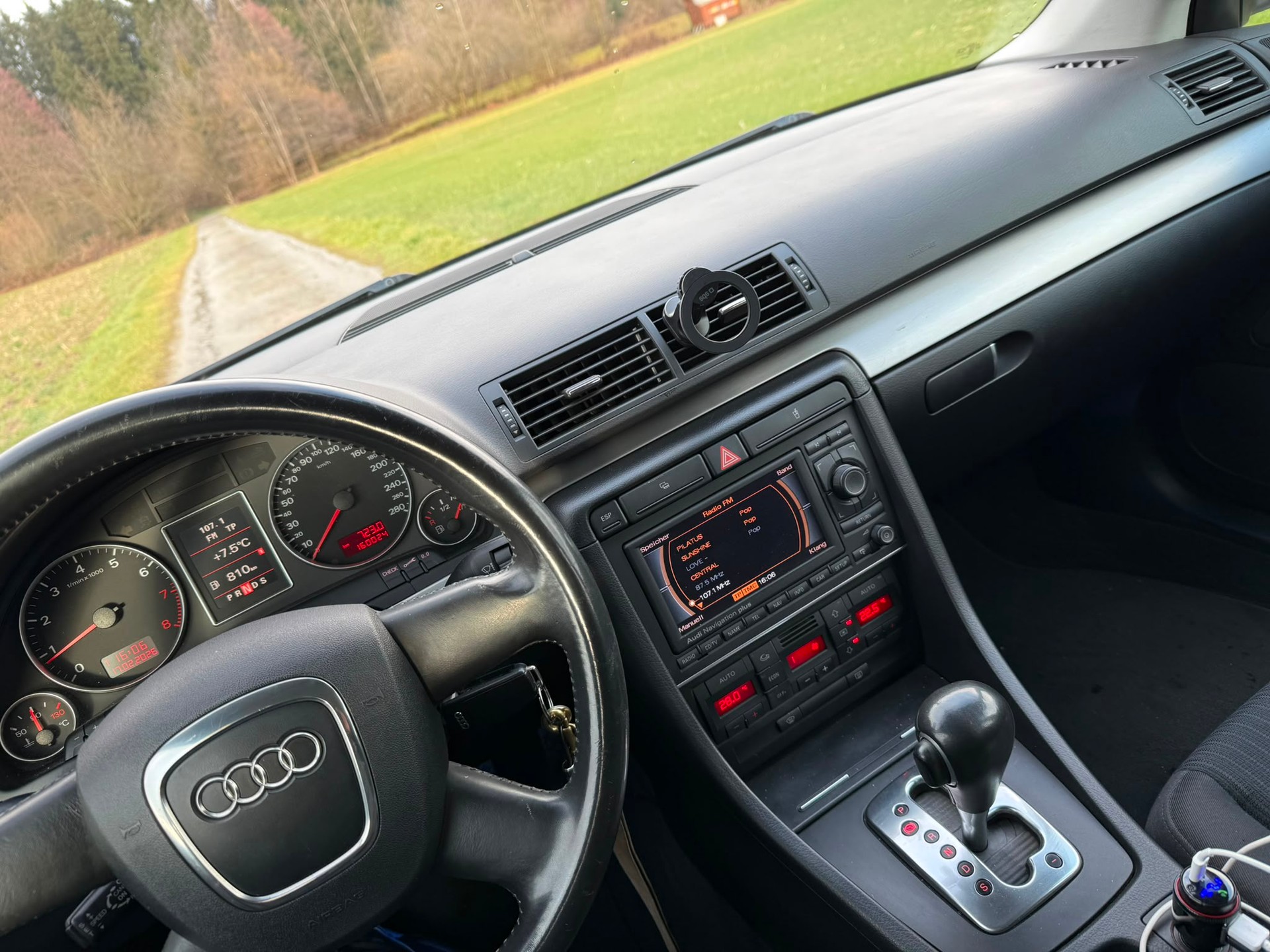 AUDI A4 Avant 2.0 Turbo FSI-image-5