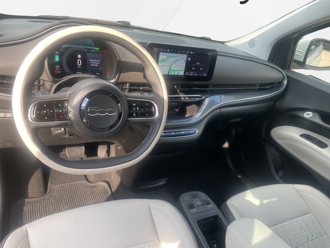 FIAT 500 C electric 87 kW Cult Edition-image-9