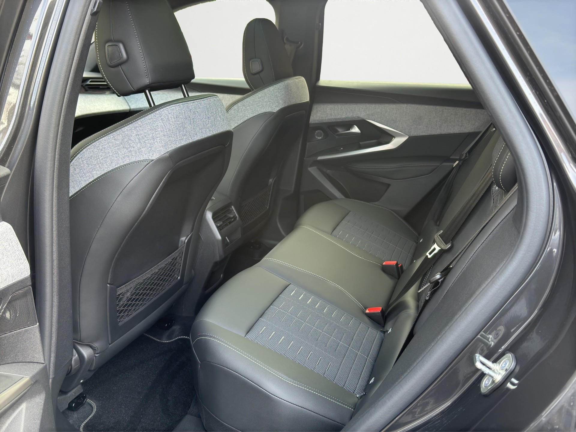 PEUGEOT 3008 145 e-DCS GT Aut.-image-13