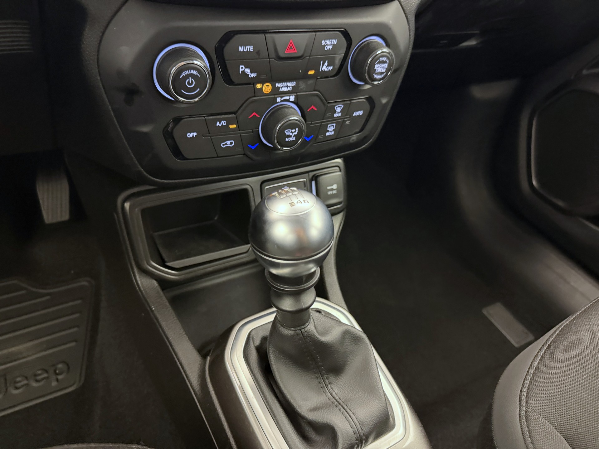 JEEP Renegade 2.0 CRD Night Eagle AWD-image-11