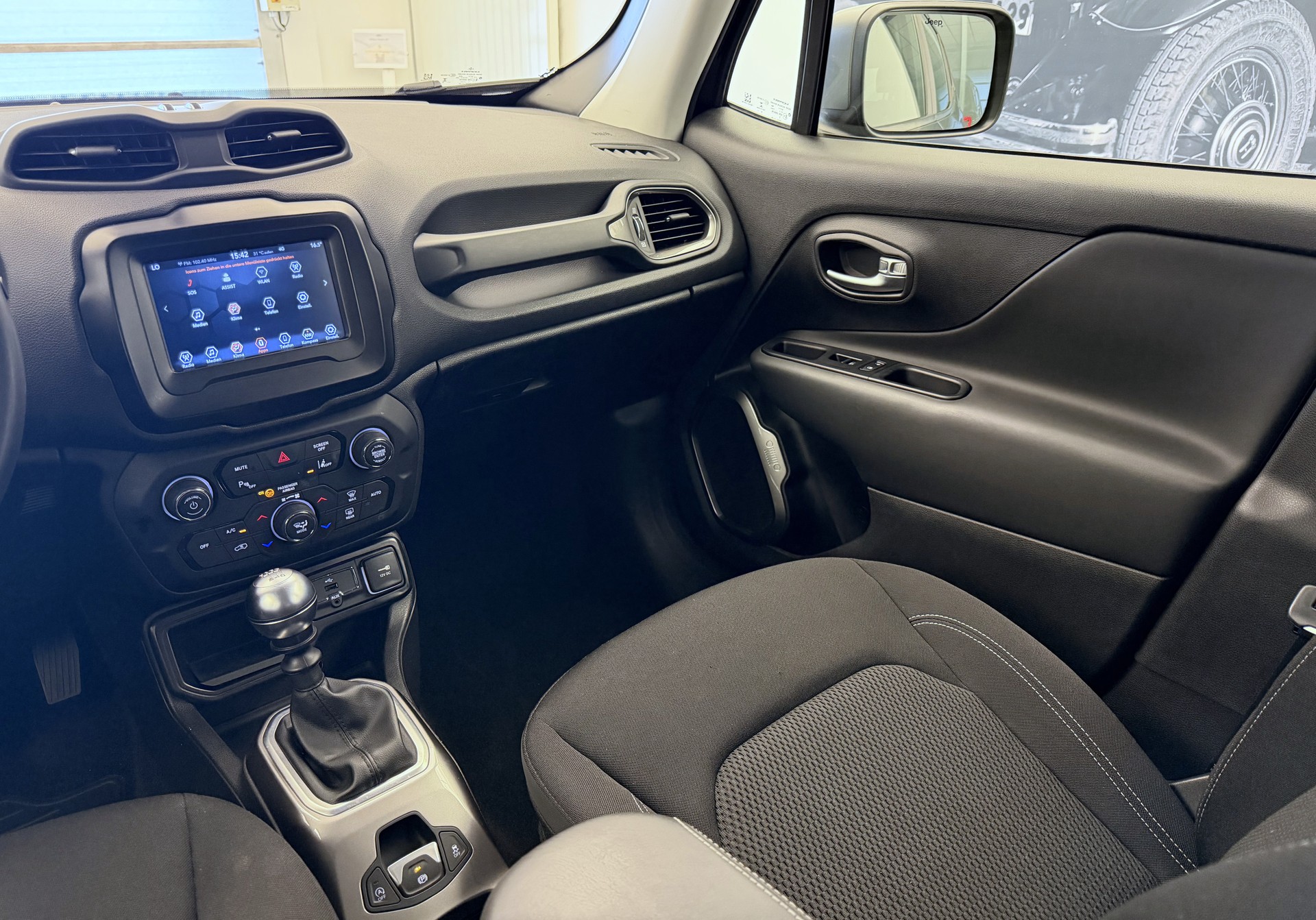 JEEP Renegade 2.0 CRD Night Eagle AWD-image-13