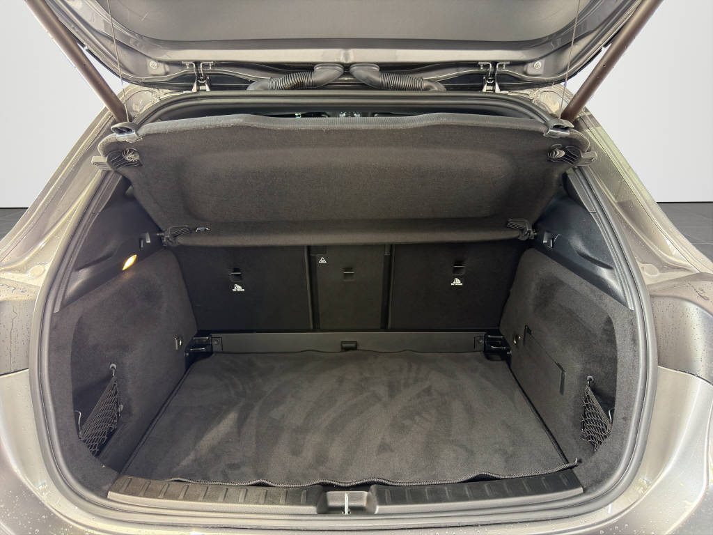 MERCEDES-BENZ GLA 200 Progressive-image-14