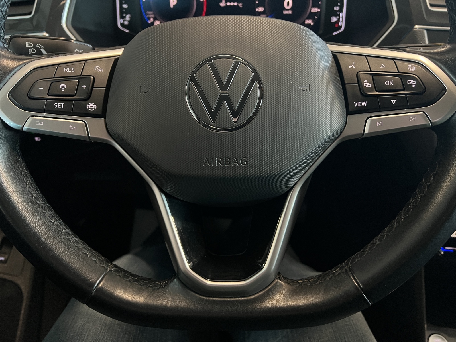 VW Tiguan 2.0 TDI SCR Elegance 4Motion DSG-image-18