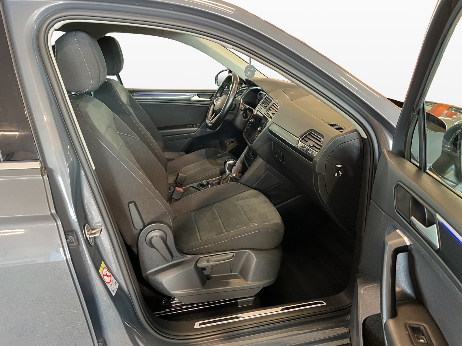 VW Tiguan 2.0 TDI SCR Elegance 4Motion DSG-image-8