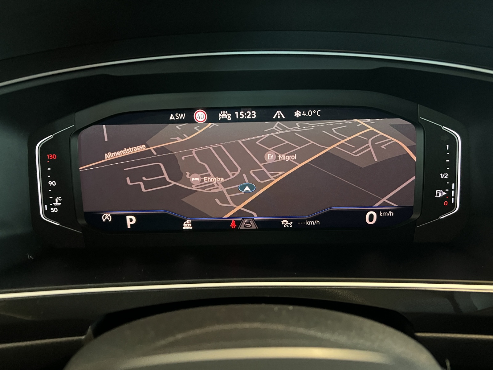 VW Tiguan 2.0 TDI SCR Elegance 4Motion DSG-image-17
