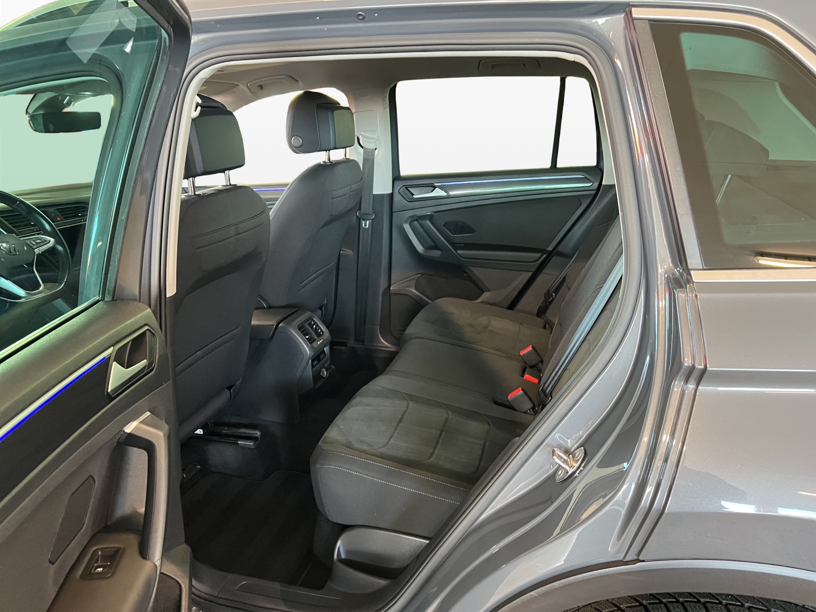 VW Tiguan 2.0 TDI SCR Elegance 4Motion DSG-image-11