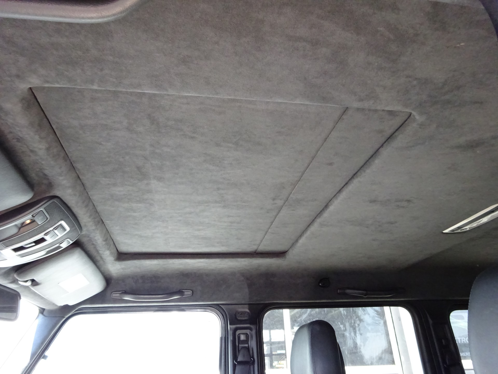 MERCEDES-BENZ G 63 AMG Automatic-image-10