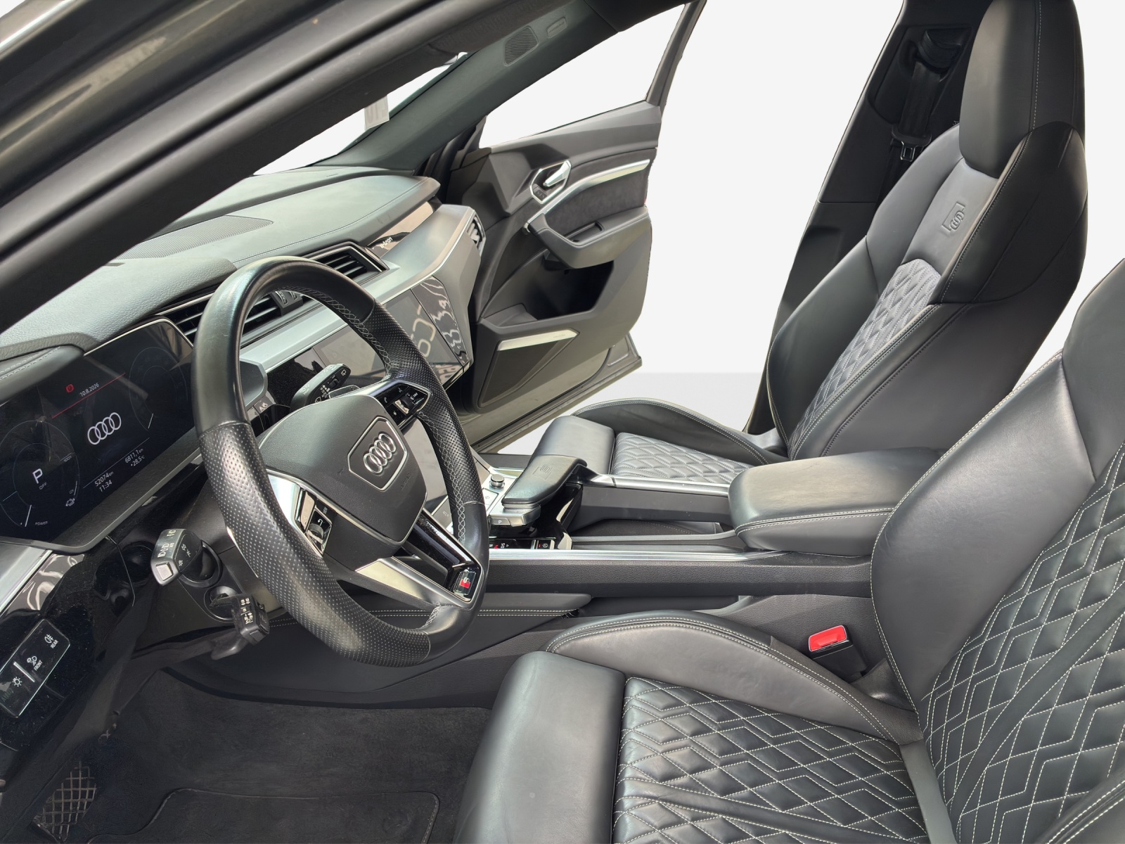 AUDI e-tron S quattro-image-8