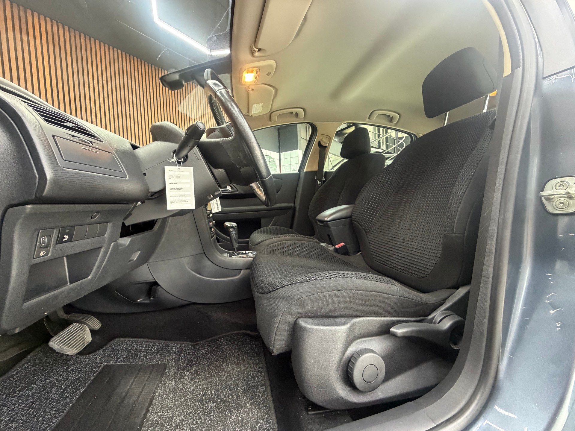 CITROEN C4 Berline 1.6i 16V SX-image-10