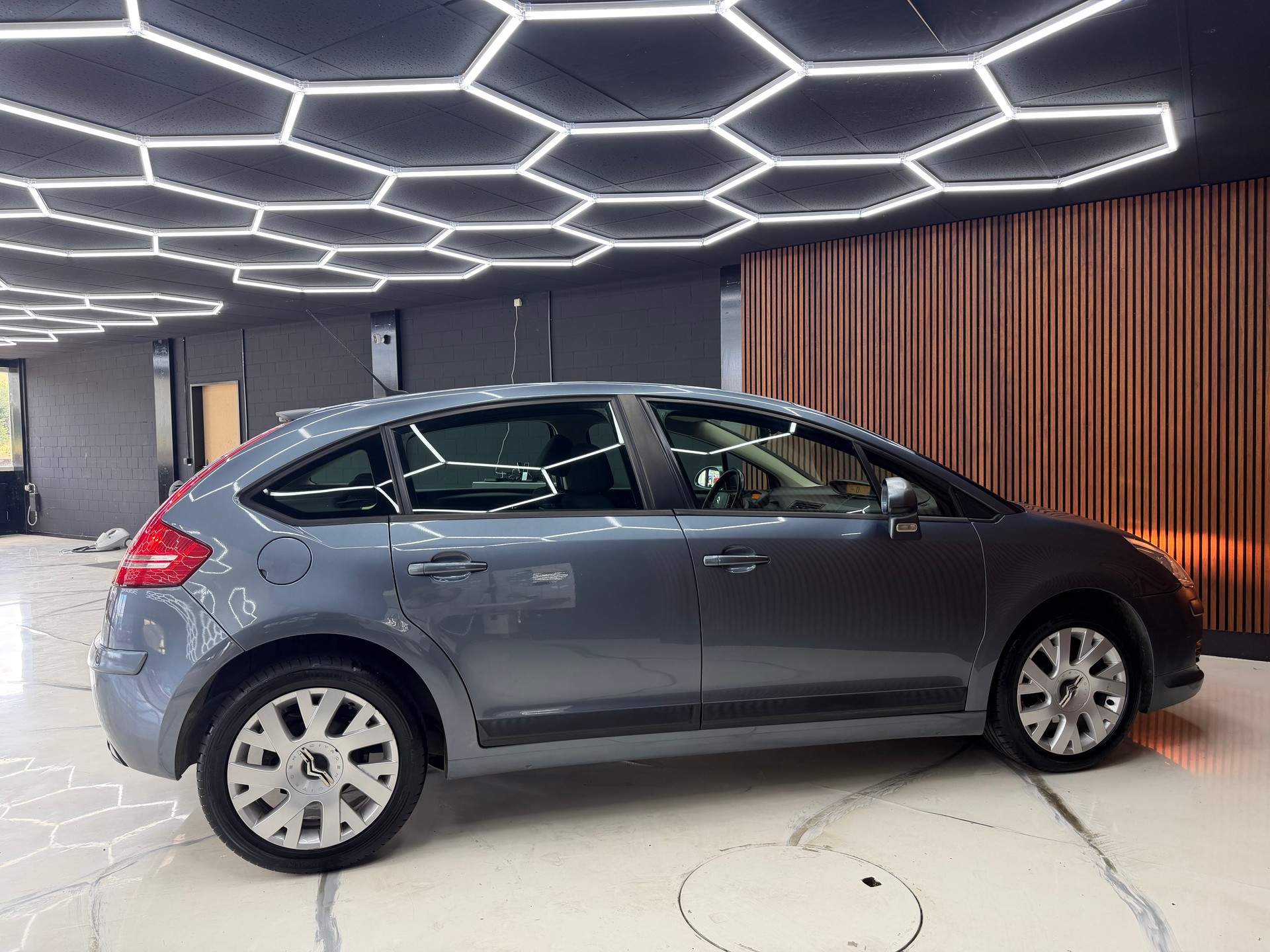 CITROEN C4 Berline 1.6i 16V SX-image-5