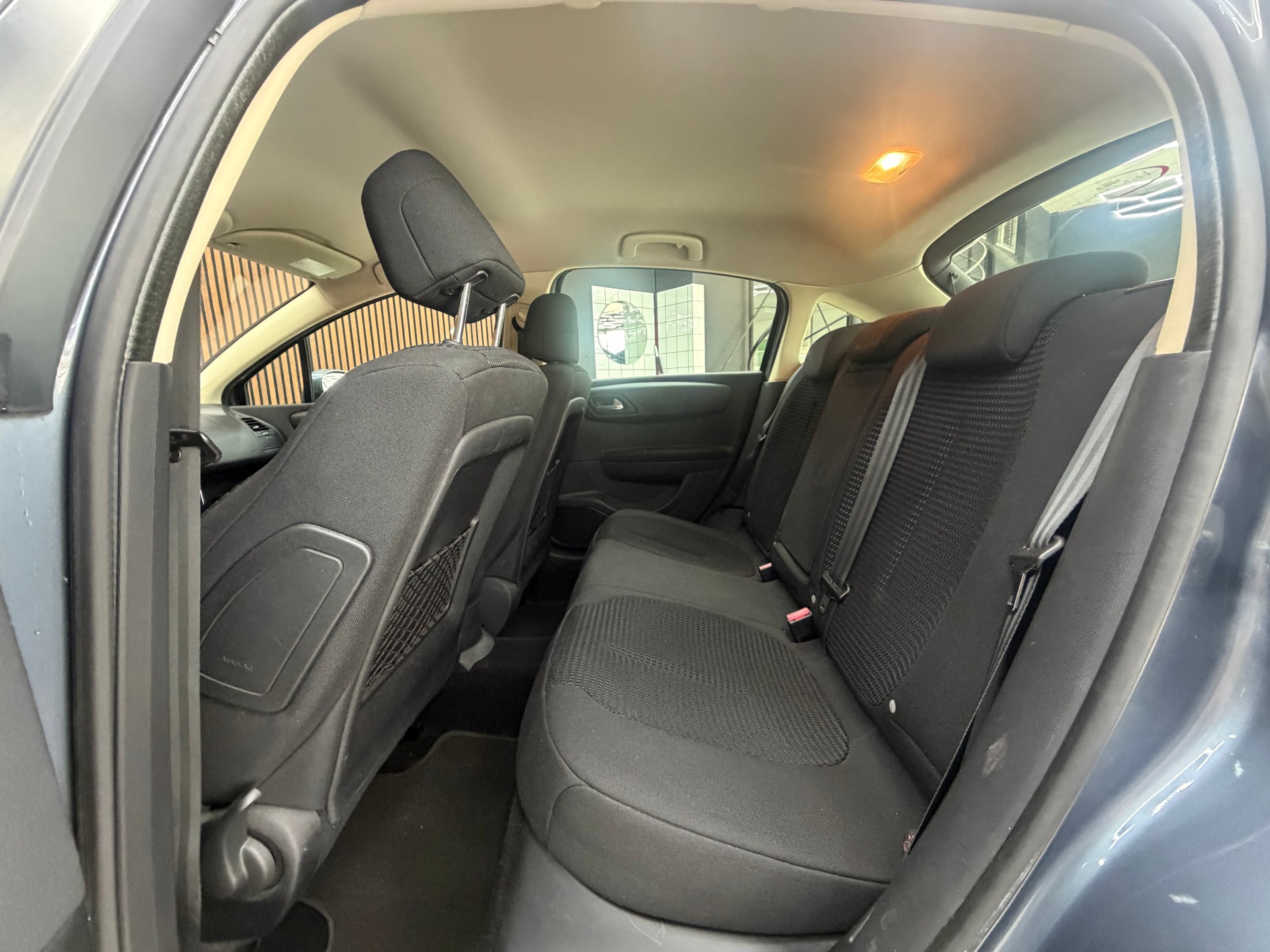 CITROEN C4 Berline 1.6i 16V SX-image-14
