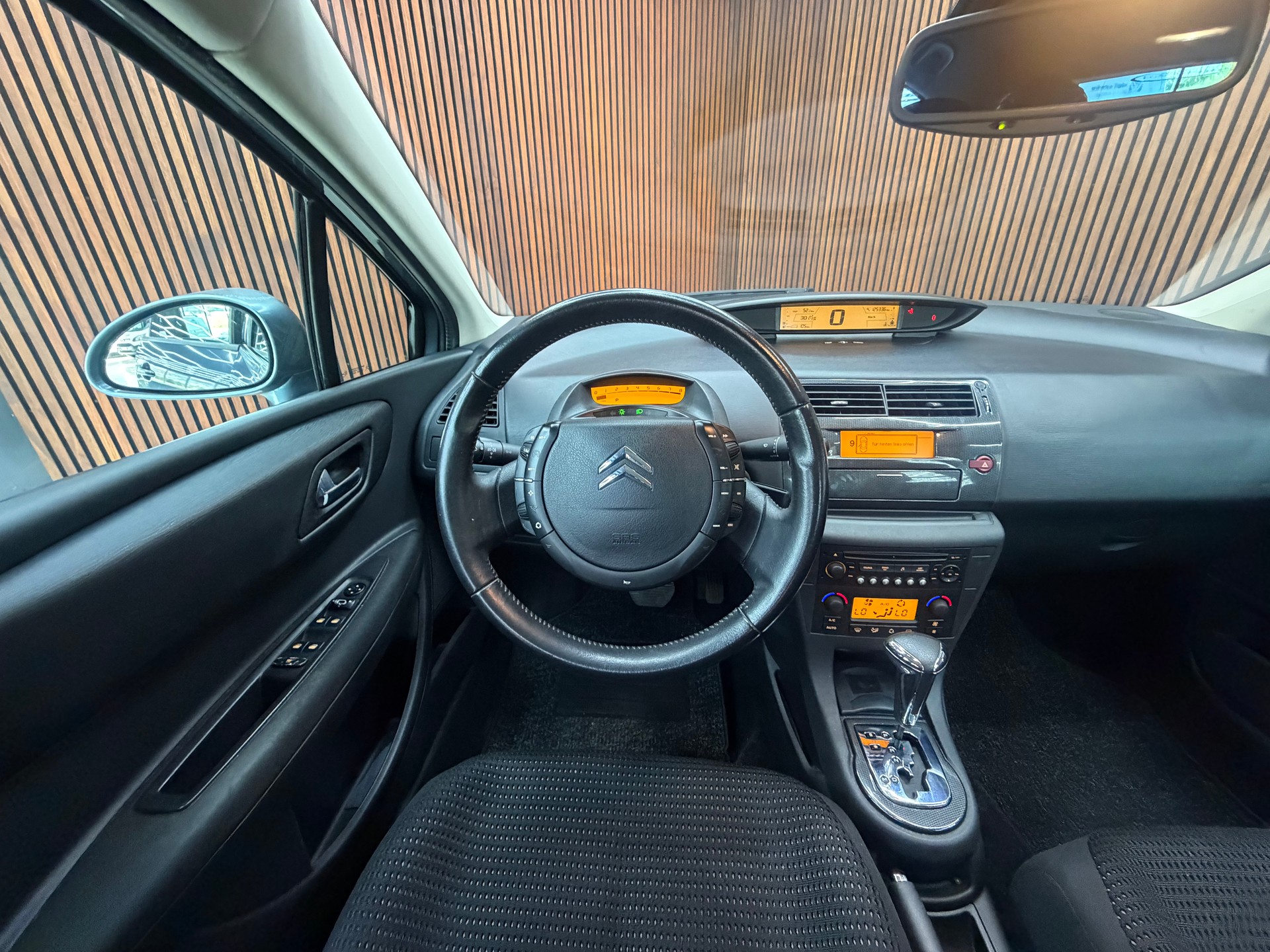 CITROEN C4 Berline 1.6i 16V SX-image-11