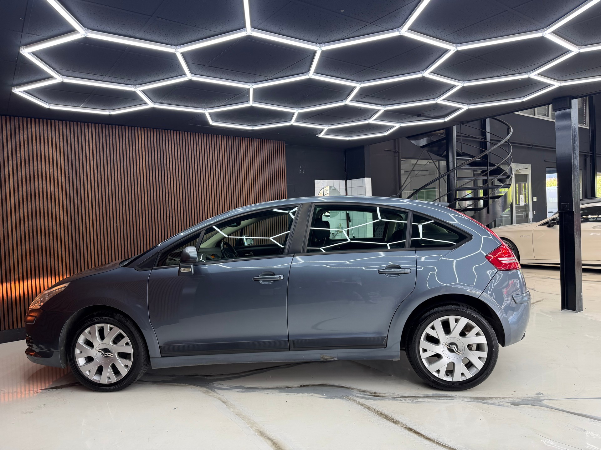 CITROEN C4 Berline 1.6i 16V SX-image-9