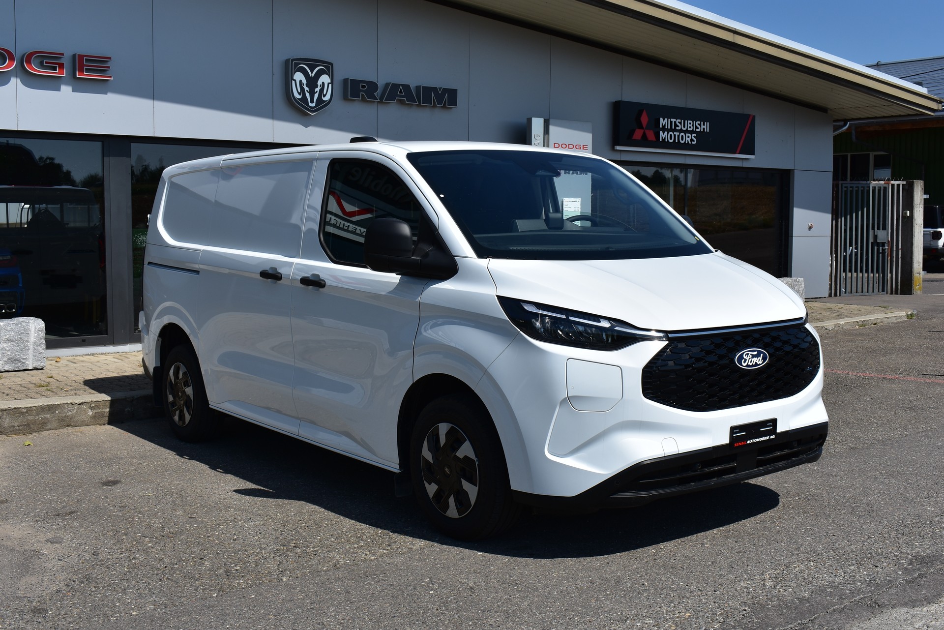 FORD E-Transit C Van 320 L1 Trend 83kWh-image-1