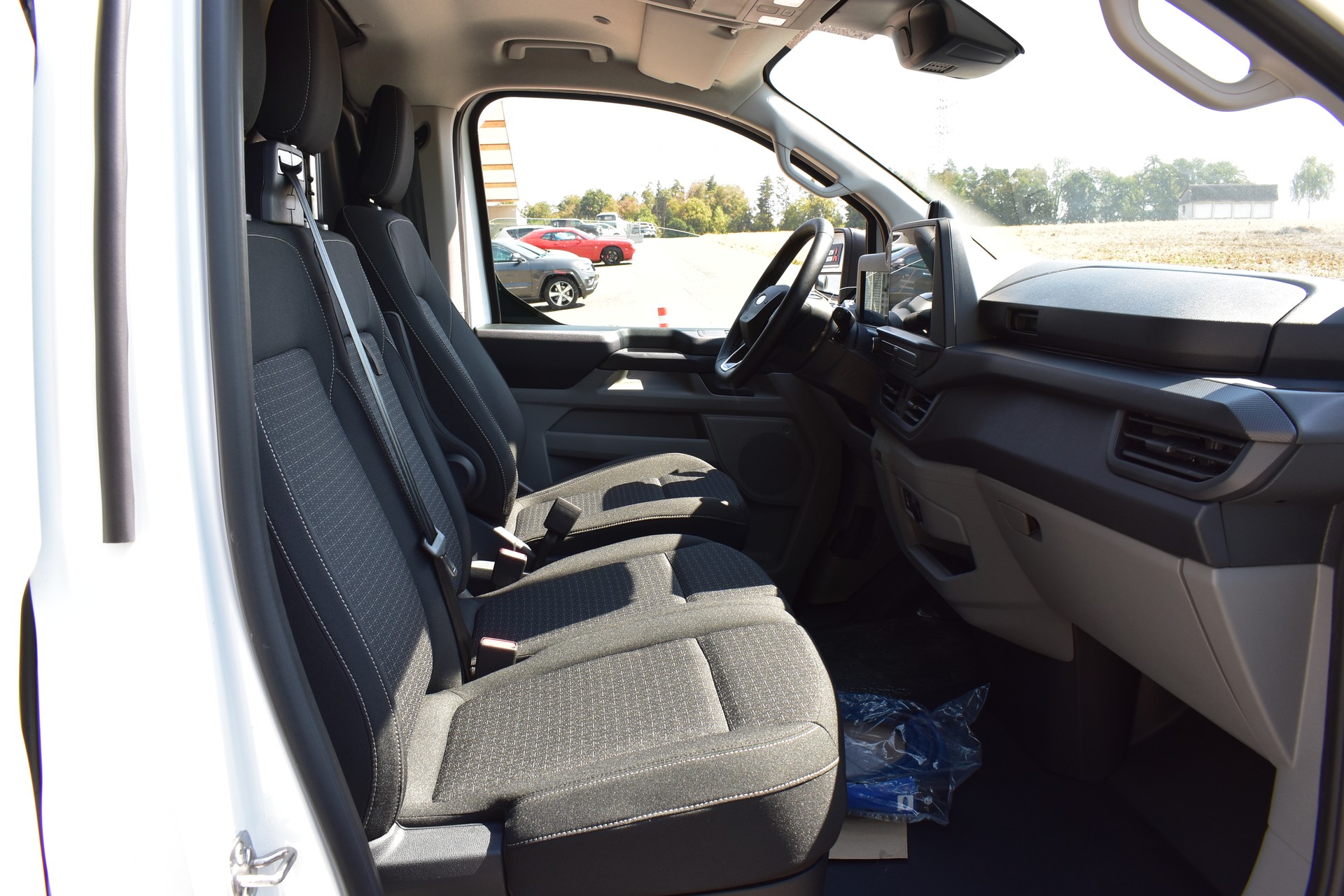 FORD E-Transit C Van 320 L1 Trend 83kWh-image-9