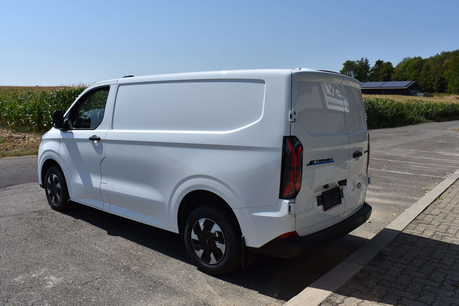 FORD E-Transit C Van 320 L1 Trend 83kWh-image-4