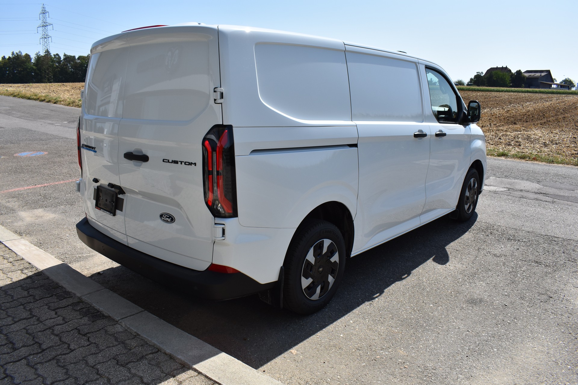 FORD E-Transit C Van 320 L1 Trend 83kWh-image-6