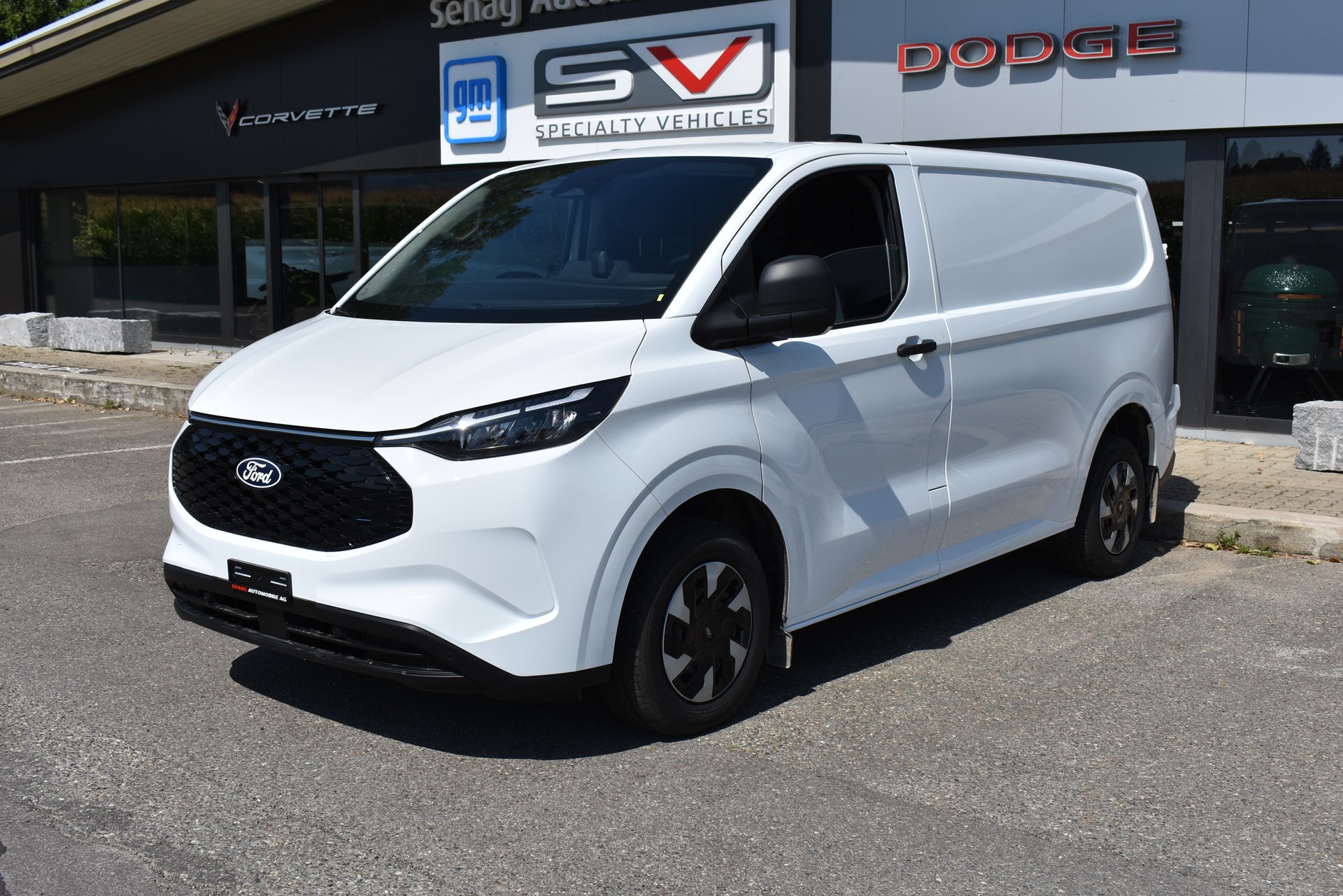FORD E-Transit C Van 320 L1 Trend 83kWh-image-2