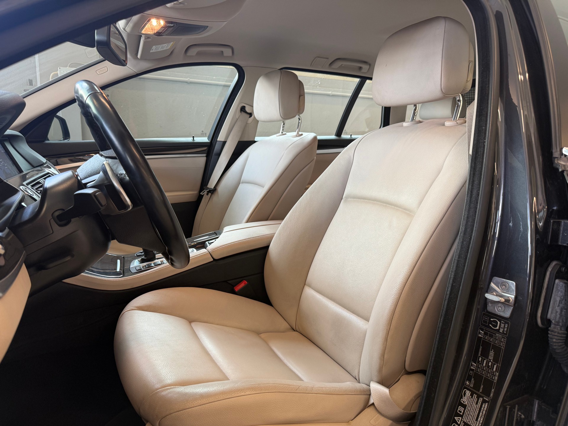 BMW 530d xDrive Touring Steptronic-image-11